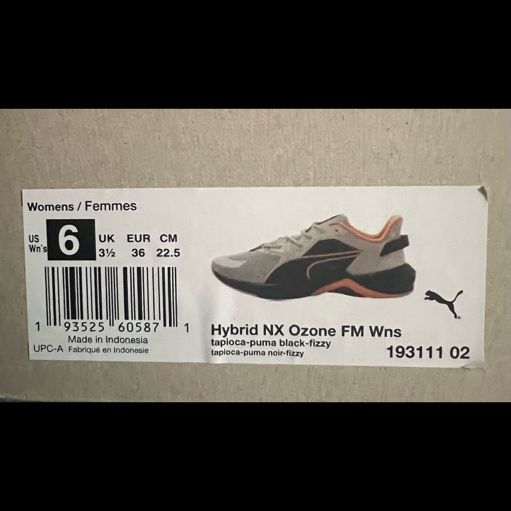 Puma women’s running sneakers- NWT